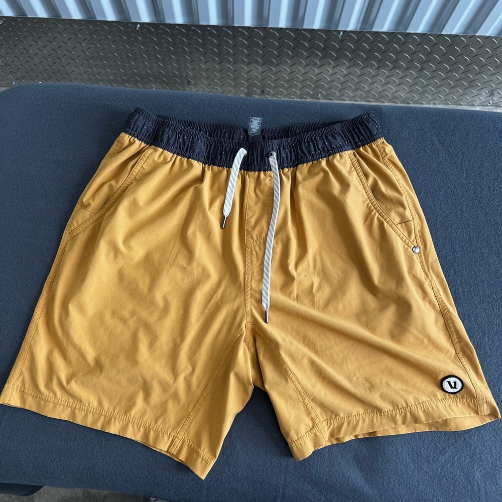 Vuori Men's Kore lined Mustard and Black